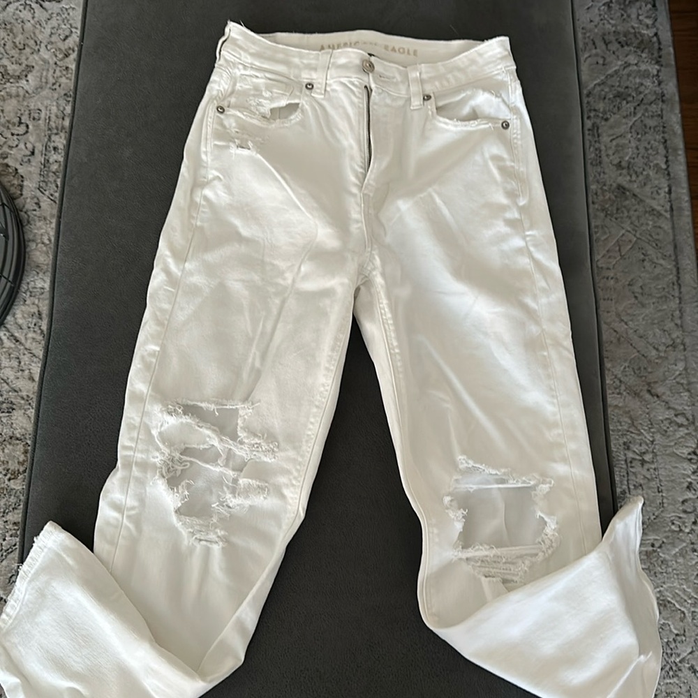 American eagle white mom straight Jean stretch size 4